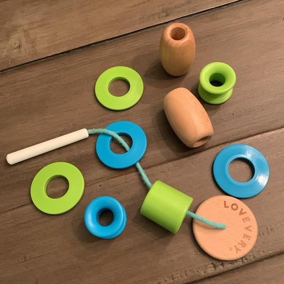 LOVEVERY Threadable Bead Kit & Organic Cotton Sensory Pouch Bundle Learning Toy - Picture 5 of 9